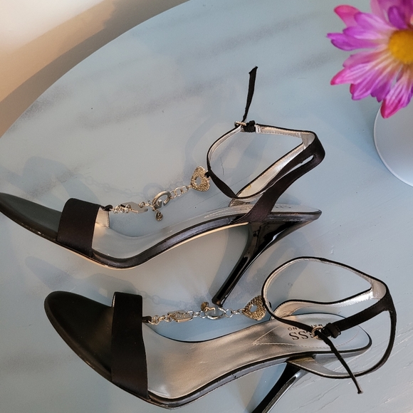 Guess By Marciano sandals - Picture 9 of 10